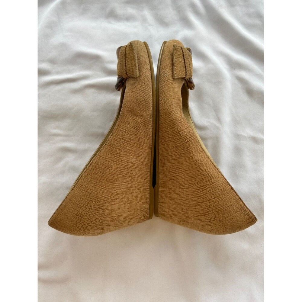 Stuart Weitzman Tan Lizard-Embossed Wedge Pumps with Tortoise Buckle 7.5 - Picture 5 of 8